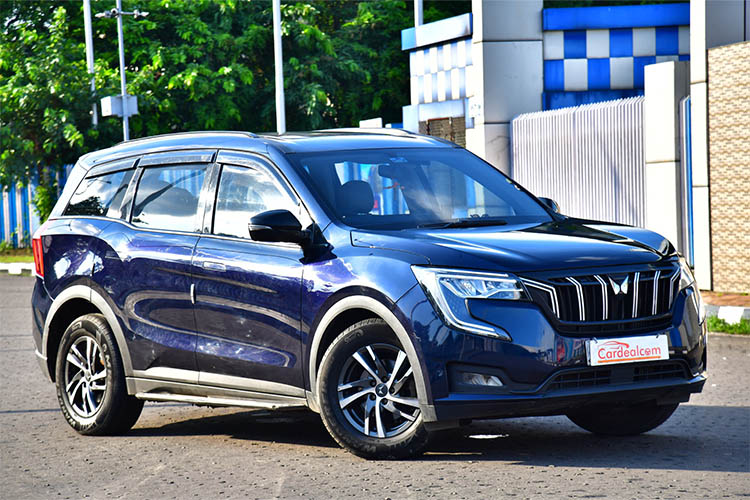 MAHINDRA XUV 700 AX5 PET MT 7SET