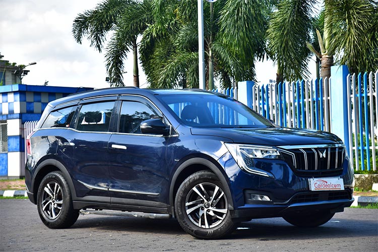 MAHINDRA XUV 700 AX5 PET MT 7SET